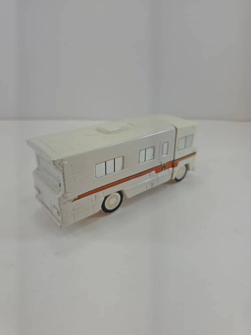 Vintage Avon Winnebago Motor Home Decanter Wild Country After Shave RV Figural